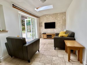Annexe Lounge- click for photo gallery